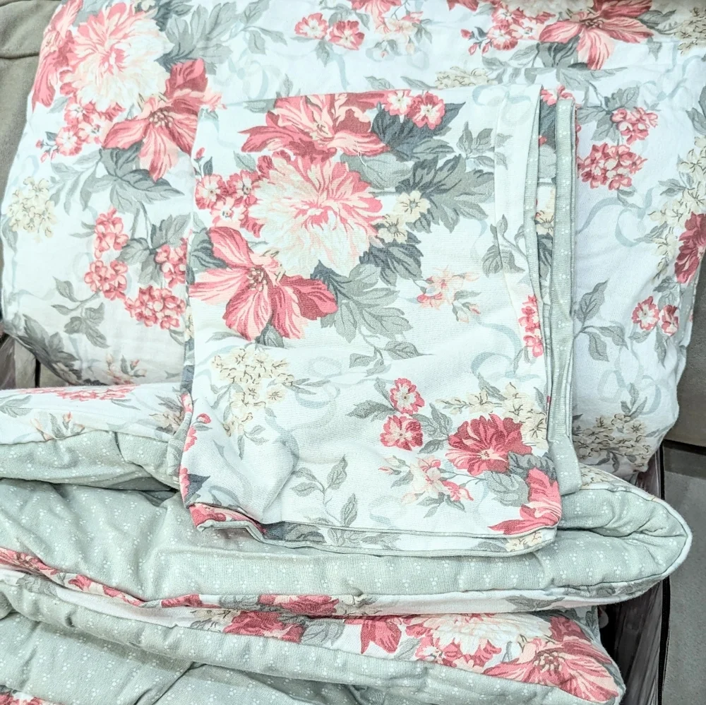 New LAURA ASHLEY Pale Green Pink Floral FLANNEL FULL/QUEEN Cotton Comforter Set